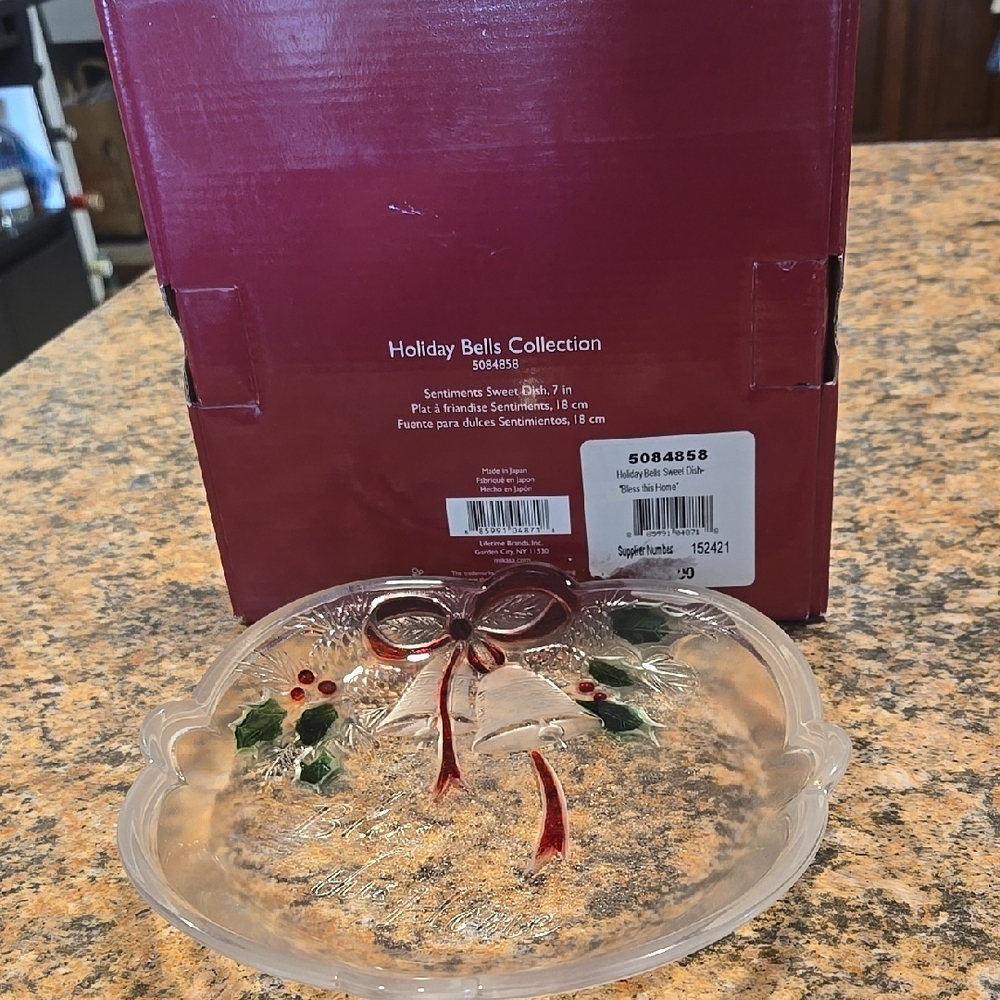 Mikasa Sentiments Sweet Dish with Red and Green Accents